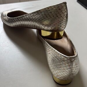 Elegant Gold and silver Textured Women's Flats with gold heel made in Italy